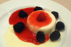 Panna cotta with raspberries sauce